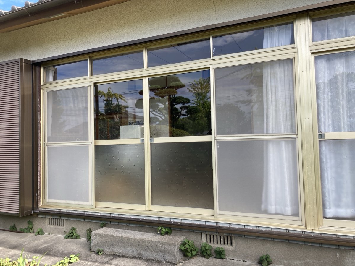 カバー工法によるサッシ交換の施工前